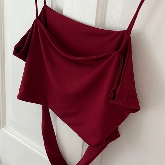 Cutout Tanktop - Picture 2 of 5